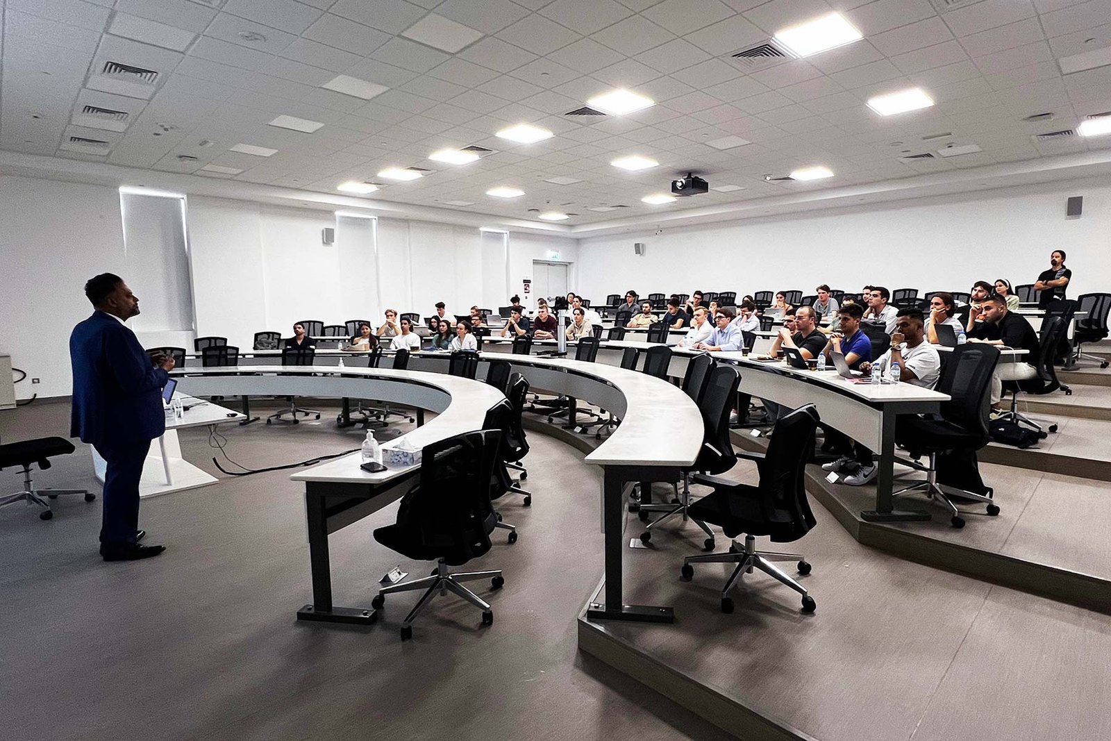 40-esade-business-school-students-pic-002